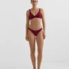 Brazilské bikiny s výřezem do U a mini kostkovaným žakárovým vzorem Brazilské bikiny s výřezem do U a mini kostkovaným žakárovým vzorem