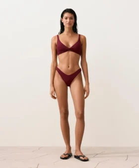 Brazilské bikiny s výřezem do U a mini kostkovaným žakárovým vzorem Brazilské bikiny s výřezem do U a mini kostkovaným žakárovým vzorem