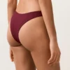 Brazilské bikiny s výřezem do U a mini kostkovaným žakárovým vzorem Brazilské bikiny s výřezem do U a mini kostkovaným žakárovým vzorem