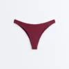 Brazilské bikiny s výřezem do U a mini kostkovaným žakárovým vzorem Brazilské bikiny s výřezem do U a mini kostkovaným žakárovým vzorem