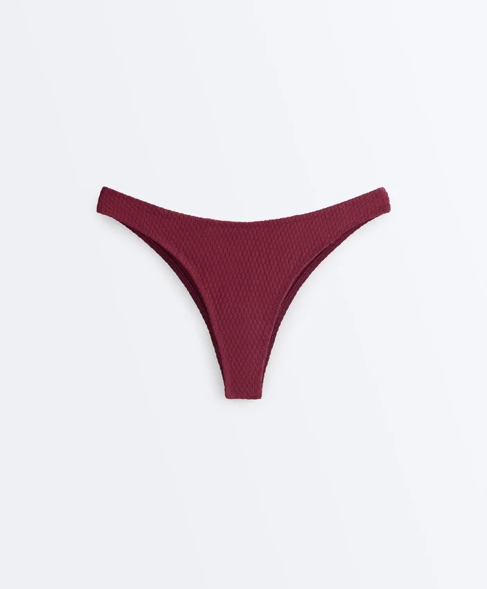 Brazilské bikiny s výřezem do U a mini kostkovaným žakárovým vzorem Brazilské bikiny s výřezem do U a mini kostkovaným žakárovým vzorem