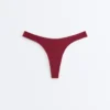 Brazilské bikiny s výřezem do U a mini kostkovaným žakárovým vzorem Brazilské bikiny s výřezem do U a mini kostkovaným žakárovým vzorem