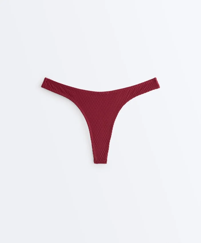 Brazilské bikiny s výřezem do U a mini kostkovaným žakárovým vzorem Brazilské bikiny s výřezem do U a mini kostkovaným žakárovým vzorem