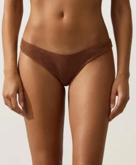 Brazilské bikiny s výřezem do U a zvrásněnou látkou Brazilské bikiny s výřezem do U a zvrásněnou látkou
