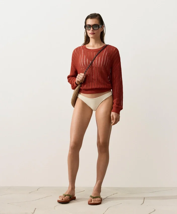Brazilské bikiny s výřezem do U a zvrásněnou látkou Brazilské bikiny s výřezem do U a zvrásněnou látkou