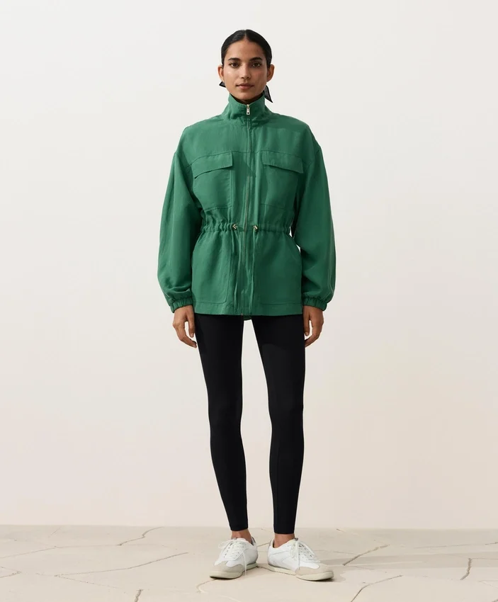 Bundy s řaseným pasem ze směsi lyocellu a 24 % lnu Bundy s řaseným pasem ze směsi lyocellu a 24 % lnu