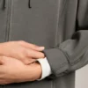 Bundy s kapucí a žebrovanými detaily z česaného modalu Bundy s kapucí a žebrovanými detaily z česaného modalu