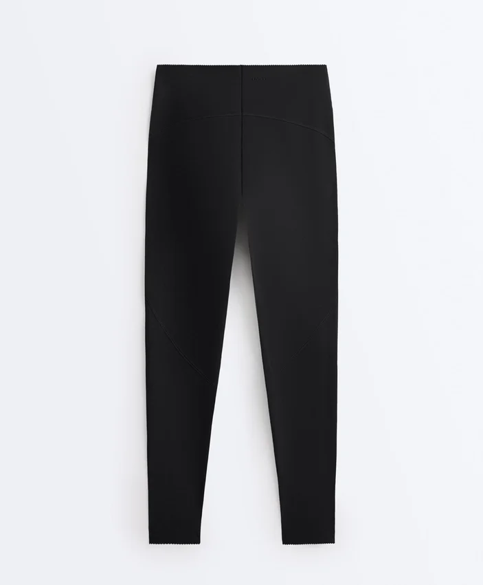 Compressive legíny s vysokým pasem a délkou ke kotníkům Compressive legíny s vysokým pasem a délkou ke kotníkům