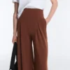 Dlouhé kalhoty z Soft Touch modalu s detailem v podobě záhybů Dlouhé kalhoty z Soft Touch modalu s detailem v podobě záhybů