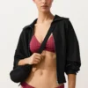 Geometrický žakárový bikini top s vázáním za krkem Geometrický žakárový bikini top s vázáním za krkem
