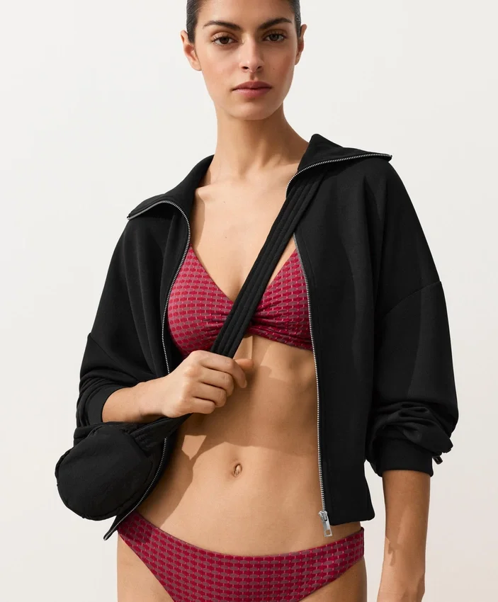 Geometrický žakárový bikini top s vázáním za krkem Geometrický žakárový bikini top s vázáním za krkem