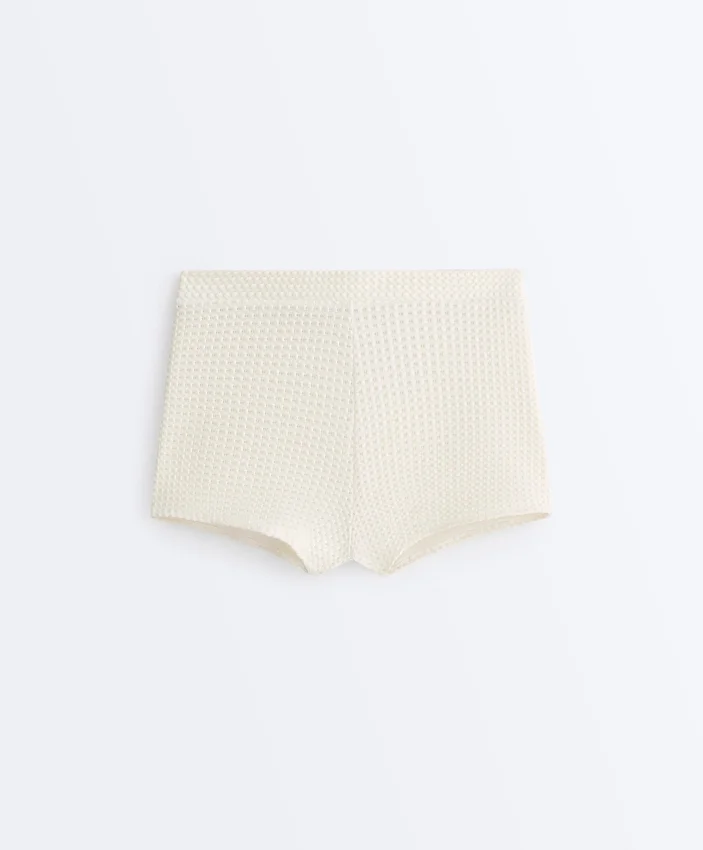 Háčkované bikiny s vysokým pasem a bublinkovou texturou Háčkované bikiny s vysokým pasem a bublinkovou texturou