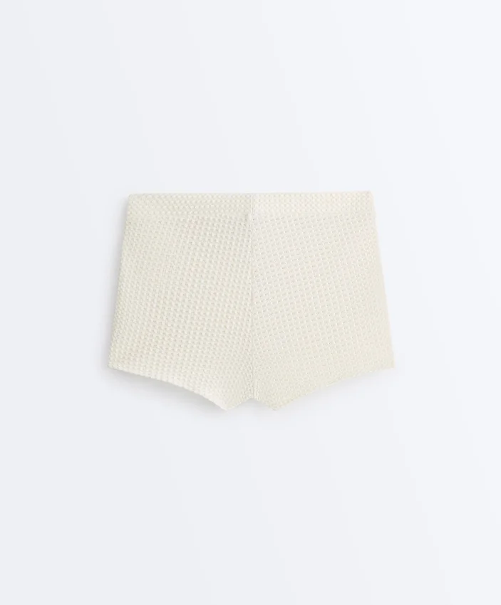 Háčkované bikiny s vysokým pasem a bublinkovou texturou Háčkované bikiny s vysokým pasem a bublinkovou texturou