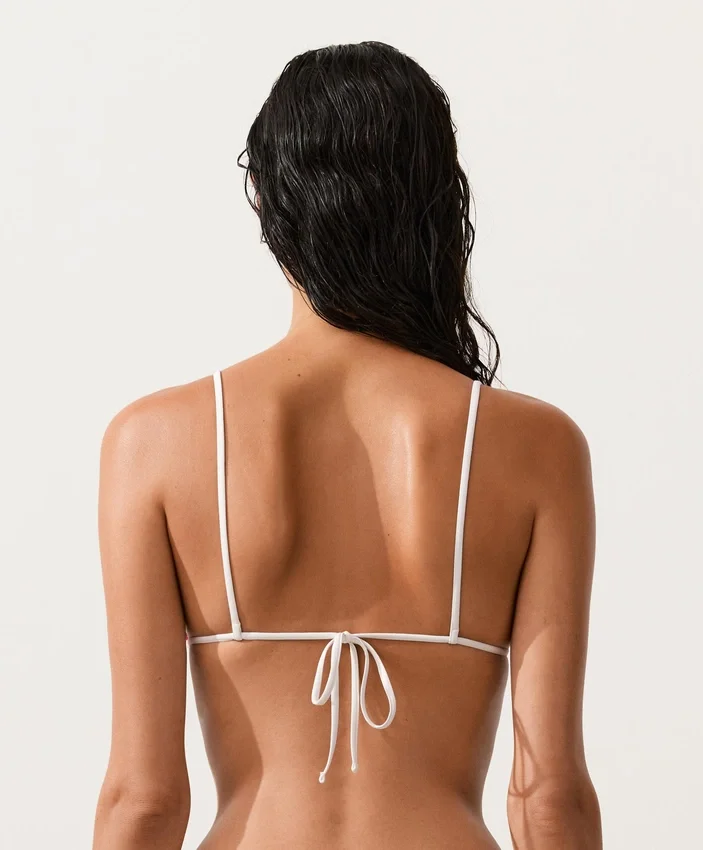 Háčkované pruhované trojúhelníkové topy pro bikiny Háčkované pruhované trojúhelníkové topy pro bikiny