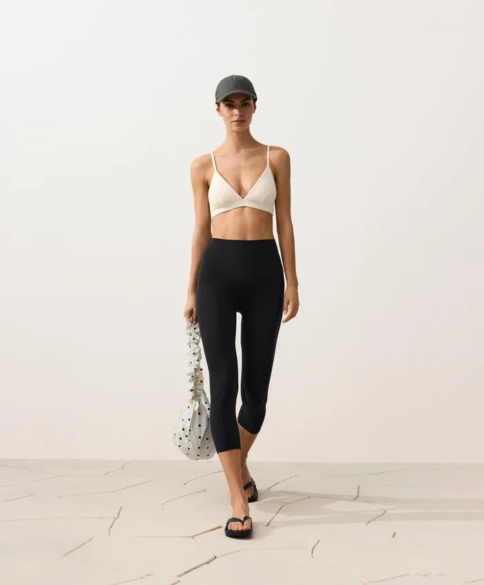 Háčkované trojúhelníkové bikiny s bublinkovou texturou Háčkované trojúhelníkové bikiny s bublinkovou texturou