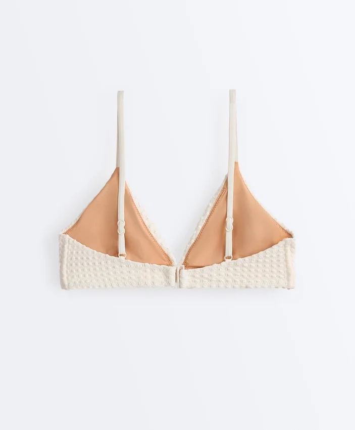 Háčkované trojúhelníkové bikiny s bublinkovou texturou Háčkované trojúhelníkové bikiny s bublinkovou texturou