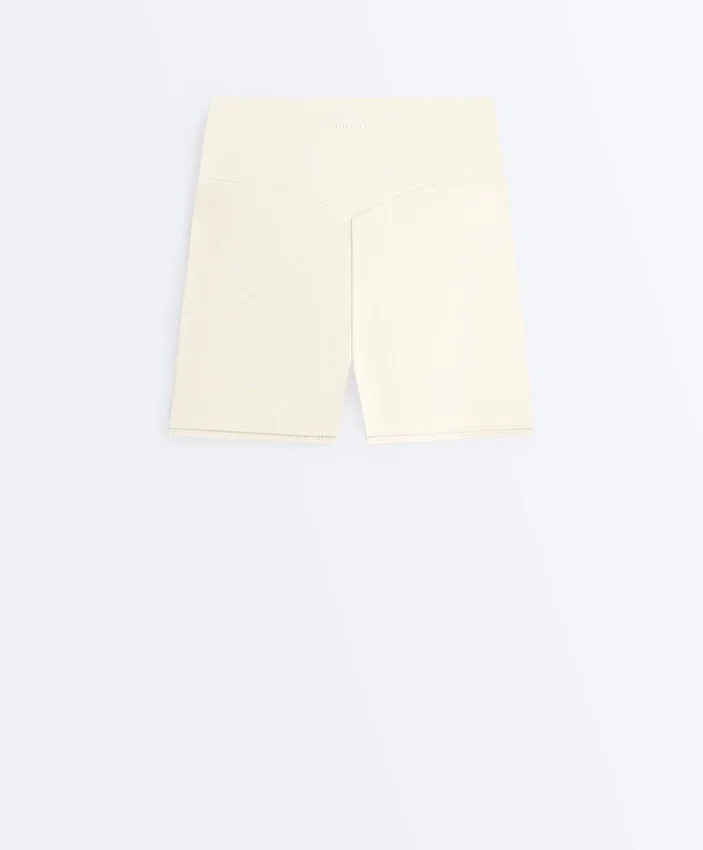 Kalhoty Comfortlux s vysokým pasem a délkou 10 cm s prolamovanými detaily Kalhoty Comfortlux s vysokým pasem a délkou 10 cm s prolamovanými detaily