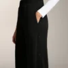 Kalhoty s rovnými nohavicemi, knoflíky a žebrováním z Soft Touch modalu