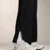 Kalhoty s rovnými nohavicemi, knoflíky a žebrováním z Soft Touch modalu