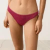 Klasické bikiny s geometrickým žakárovým vzorem v podobě kalhotek Klasické bikiny s geometrickým žakárovým vzorem v podobě kalhotek