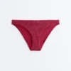 Klasické bikiny s geometrickým žakárovým vzorem v podobě kalhotek Klasické bikiny s geometrickým žakárovým vzorem v podobě kalhotek