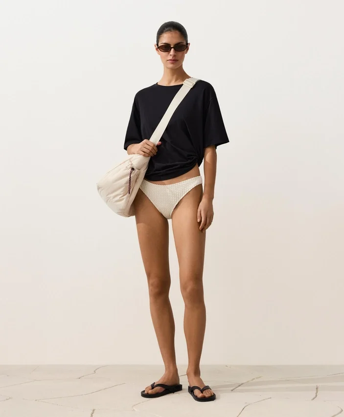 Klasické bikiny s háčkovaným vzorem a bublinkovou texturou Klasické bikiny s háčkovaným vzorem a bublinkovou texturou