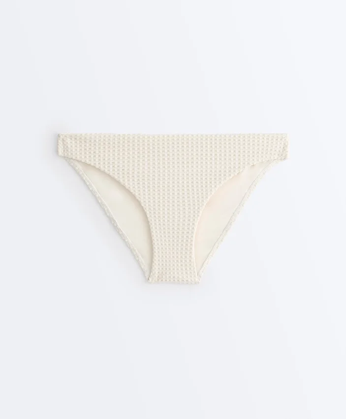 Klasické bikiny s háčkovaným vzorem a bublinkovou texturou Klasické bikiny s háčkovaným vzorem a bublinkovou texturou