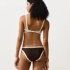 Trojúhelníkový bikini top s kontrastním lemováním