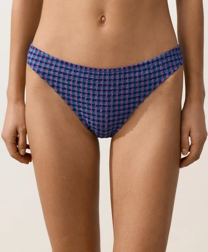 Klasické bikiny s kostkovaným vzorem v kalhotkách Klasické bikiny s kostkovaným vzorem v kalhotkách