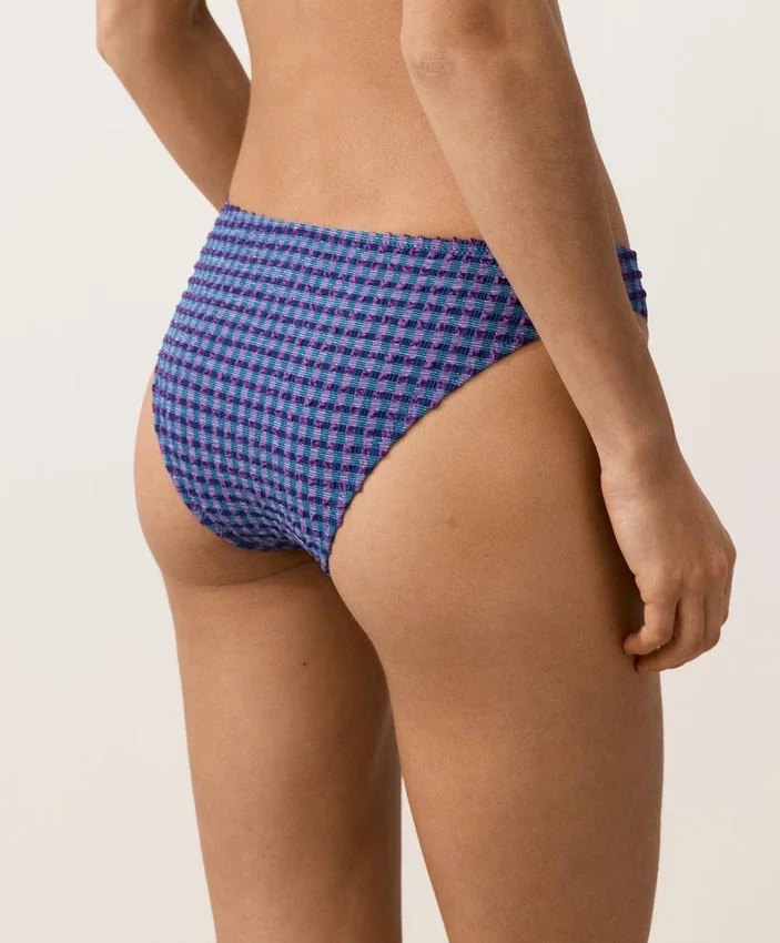Klasické bikiny s kostkovaným vzorem v kalhotkách Klasické bikiny s kostkovaným vzorem v kalhotkách