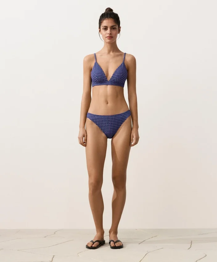 Klasické bikiny s kostkovaným vzorem v kalhotkách Klasické bikiny s kostkovaným vzorem v kalhotkách