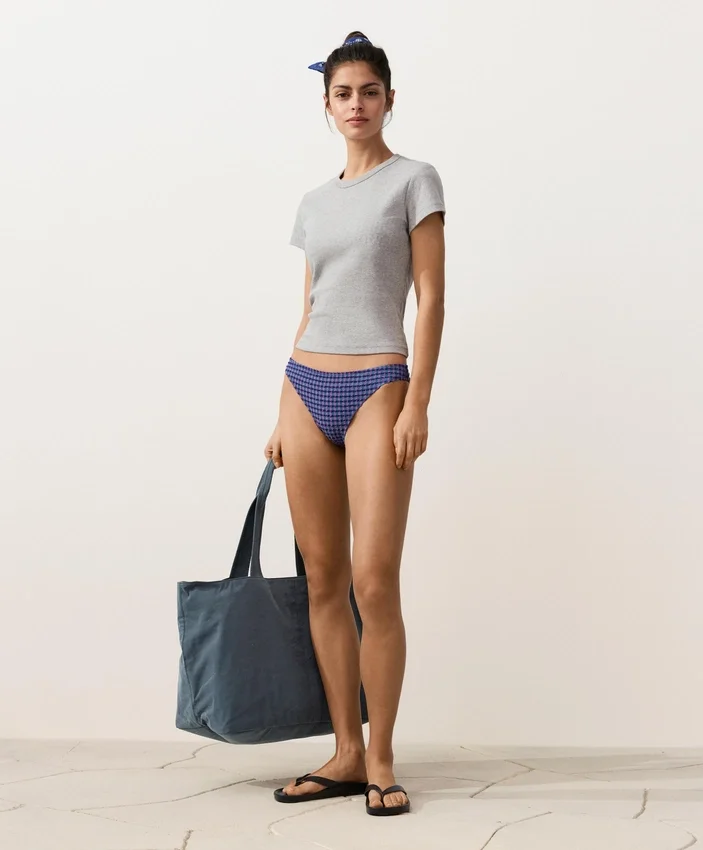 Klasické bikiny s kostkovaným vzorem v kalhotkách Klasické bikiny s kostkovaným vzorem v kalhotkách