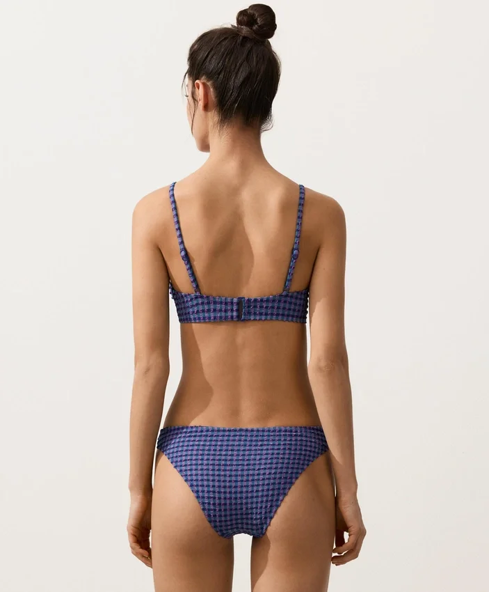 Klasické bikiny s kostkovaným vzorem v kalhotkách Klasické bikiny s kostkovaným vzorem v kalhotkách