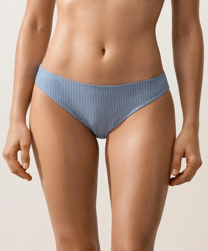 Klasické bikiny s pruhy ve tvaru kalhotek Klasické bikiny s pruhy ve tvaru kalhotek