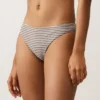 Klasické bikiny s pruhy ve tvaru kalhotek Klasické bikiny s pruhy ve tvaru kalhotek
