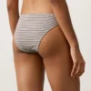 Klasické bikiny s pruhy ve tvaru kalhotek Klasické bikiny s pruhy ve tvaru kalhotek