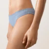 Klasické bikiny s pruhy ve tvaru kalhotek Klasické bikiny s pruhy ve tvaru kalhotek