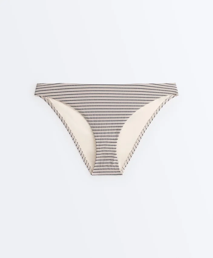 Klasické bikiny s pruhy ve tvaru kalhotek Klasické bikiny s pruhy ve tvaru kalhotek