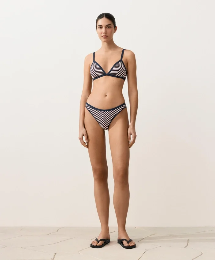 Trojúhelníková bikini topa s texturovanými pruhy Trojúhelníková bikini topa s texturovanými pruhy