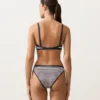 Trojúhelníková bikini topa s texturovanými pruhy Trojúhelníková bikini topa s texturovanými pruhy