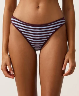 Klasické bikiny s texturovanými pruhy v podobě kalhotek