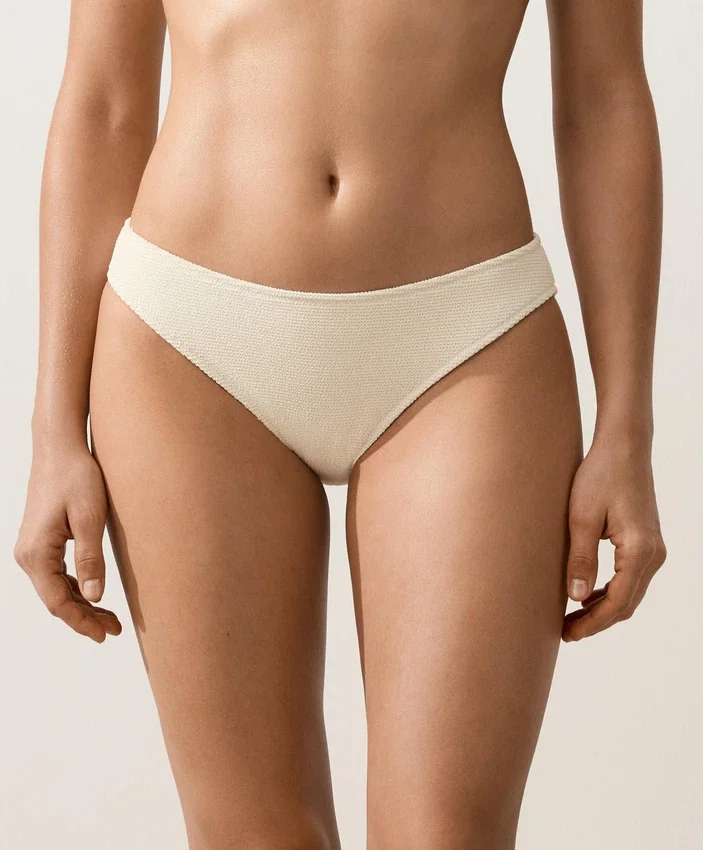 Klasické bikiny s vrásčeným vzorem Klasické bikiny s vrásčeným vzorem