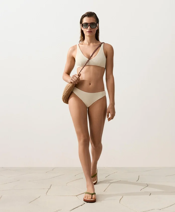 Klasické bikiny s vrásčeným vzorem Klasické bikiny s vrásčeným vzorem