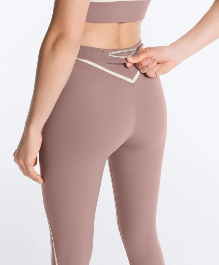 Legíny s vysokým pasem, Compressive, s tvarováním postavy, délka ke kotníkům, s kontrastními detaily Legíny s vysokým pasem, Compressive, s tvarováním postavy, délka ke kotníkům, s kontrastními detaily