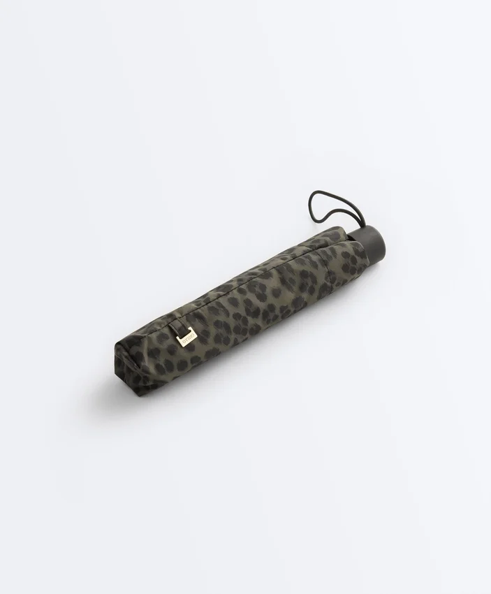 Lehký deštník s leopardím potiskem Lehký deštník s leopardím potiskem