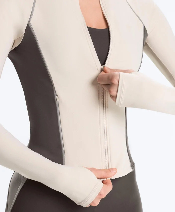 Lehká, teplá technická bunda s reflexními prvky Lehká, teplá technická bunda s reflexními prvky