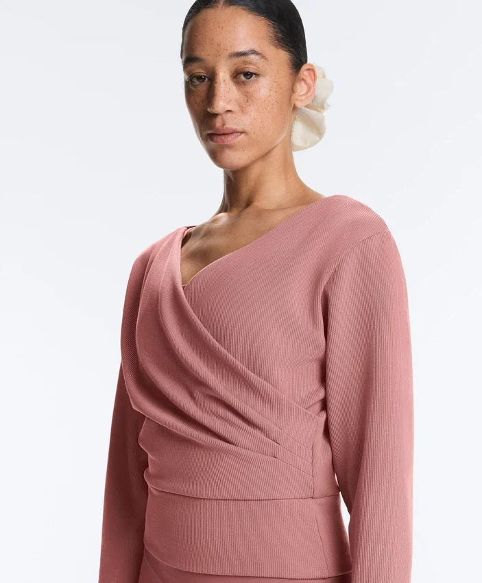 Mikina s překříženým předním dílem z česaného modalu Mikina s překříženým předním dílem z česaného modalu