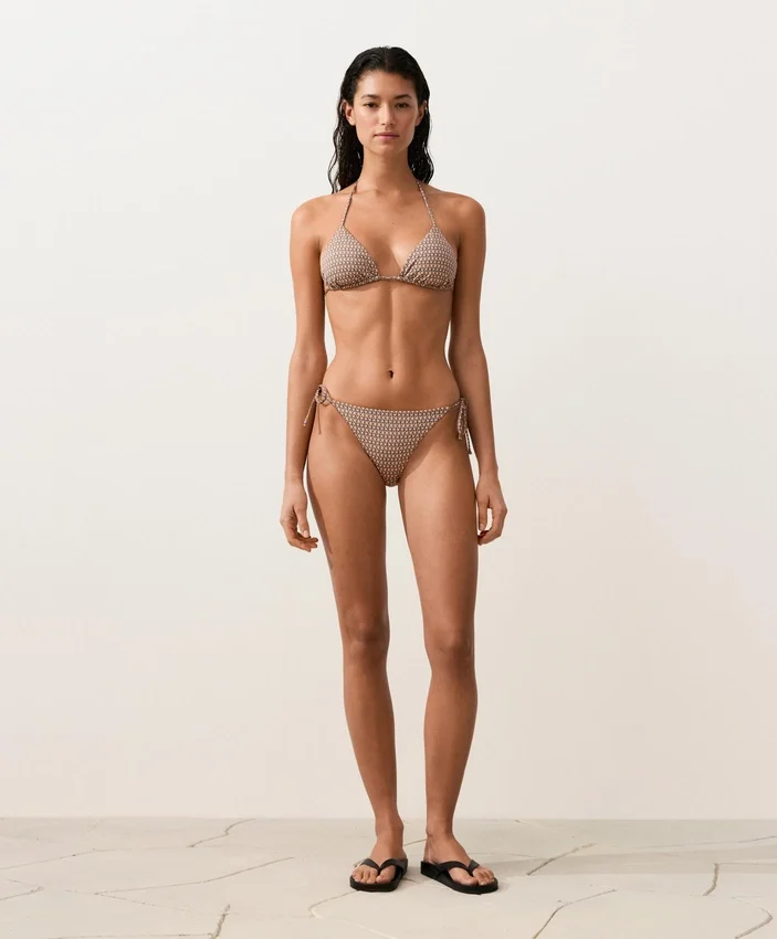 Mini top na Bikiny s trojúhelníkovým střihem a metalickými nitěmi Mini top na Bikiny s trojúhelníkovým střihem a metalickými nitěmi
