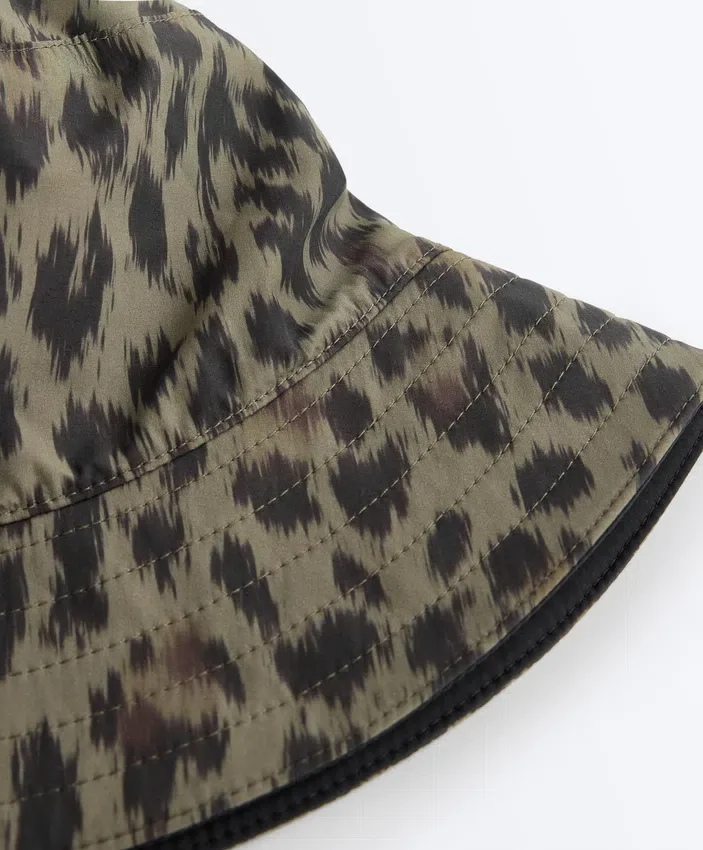 Nepromokavý klobouk s leopardím potiskem 10K Nepromokavý klobouk s leopardím potiskem 10K
