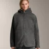 Oversize bundy z umělých kožichů s kapucí podšitou umělou kožešinou Oversize bundy z umělých kožichů s kapucí podšitou umělou kožešinou